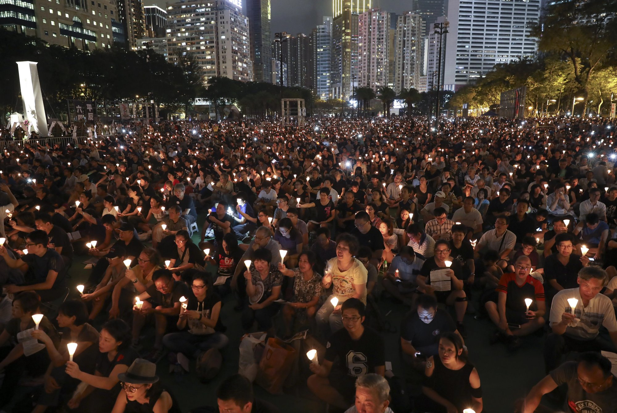 2019年6月4日,香港维多利亚公园,三十周年烛光悼念晚会。